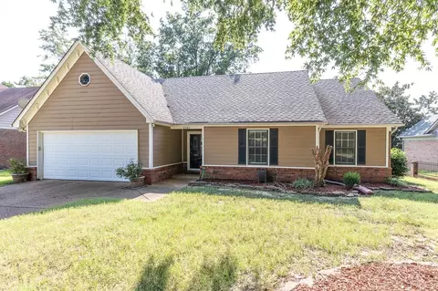 5083 Waters Edge Cv, Memphis, TN 38141
