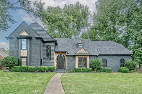 8406 Silverthorn Cv, Germantown, TN 38139
