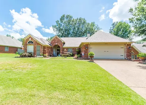 7573 Lowrance Rd, Memphis, TN 38125