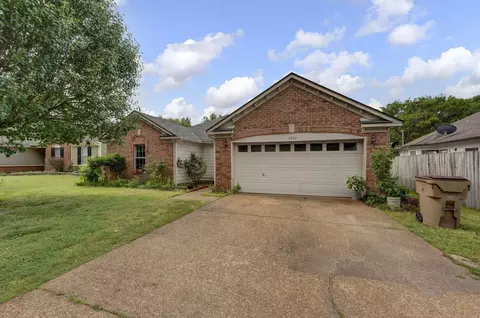 6893 Gallop Dr, Cordova, TN 38018
