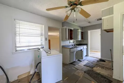 260 E Shelby Dr, Memphis, TN 38109 photo 8