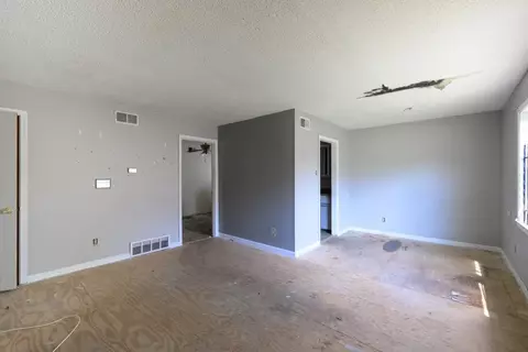 260 E Shelby Dr, Memphis, TN 38109 photo 4