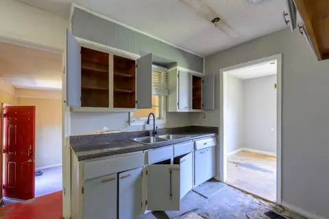 260 E Shelby Dr, Memphis, TN 38109 photo 9