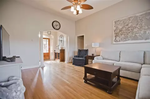 826 Deep Woods Dr, Collierville, TN 38017 photo 7