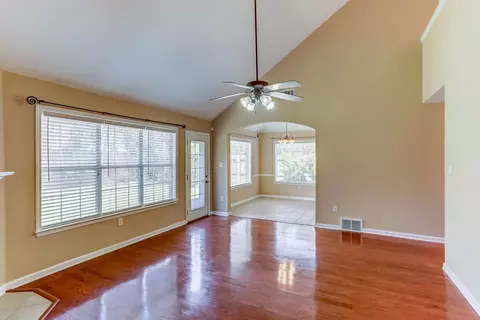 4639 E Ashglen Cir, Collierville, TN 38017 photo 2