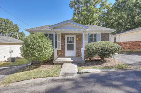 147 Five Oaks Dr, Nashville, TN 37217