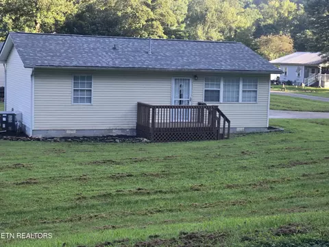 9533 Petros Hwy, Oliver Springs, TN 37840