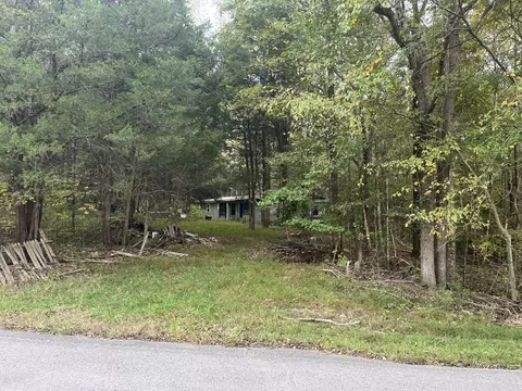 3220 N Hinton Rd, Clarksville, TN 37043