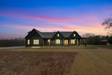 2362 Darks Mill Rd, Columbia, TN 38401