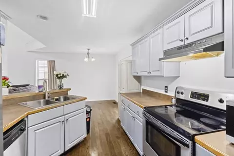 Kitchen - 500 Berry Cir, Springfield, TN 37172 photo 3 of 3