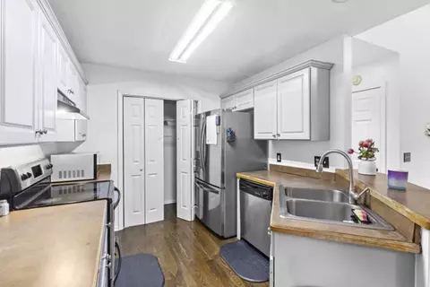 Kitchen - 500 Berry Cir, Springfield, TN 37172 photo 2 of 3