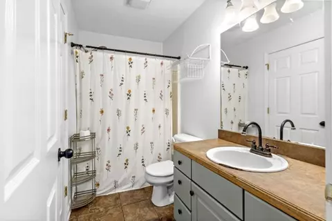 Bath - 500 Berry Cir, Springfield, TN 37172 photo 1 of 2