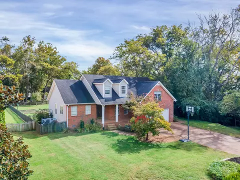 2812 Curacao Ln, Thompsons Station, TN 37179