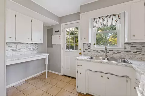 Kitchen - 109 Brook Dr, Dickson, TN 37055 photo 1 of 3