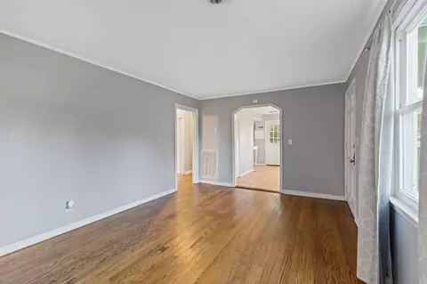 Living - 109 Brook Dr, Dickson, TN 37055 photo 1 of 2