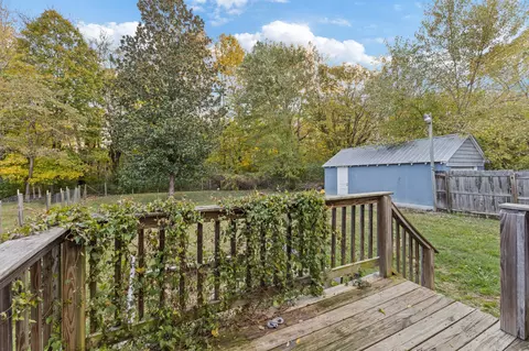 Exterior - 109 Brook Dr, Dickson, TN 37055 photo 2 of 4