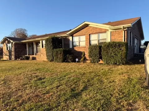 779 Oakdale Rd, Westmoreland, TN 37186
