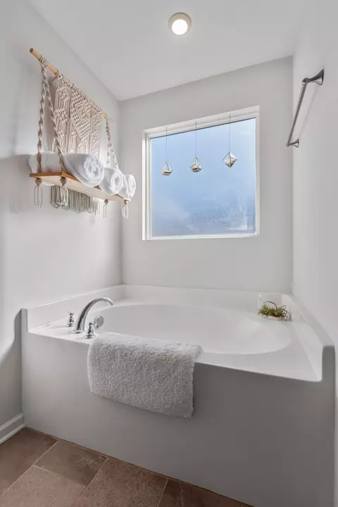 Bath - 1002 Muna Ct, Spring Hill, TN 37174 photo 4 of 5