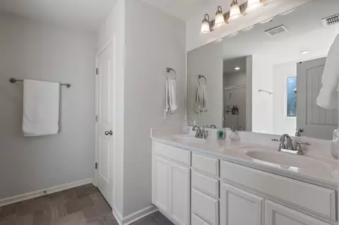 Bath - 1002 Muna Ct, Spring Hill, TN 37174 photo 2 of 5