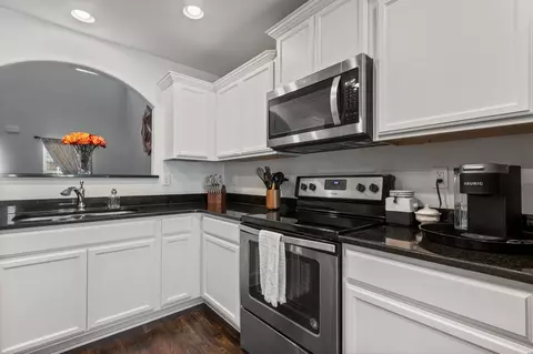 Kitchen - 1002 Muna Ct, Spring Hill, TN 37174 photo 4 of 4