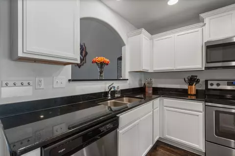Kitchen - 1002 Muna Ct, Spring Hill, TN 37174 photo 3 of 4