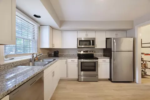 201 Rose Hall, Nashville, TN 37212