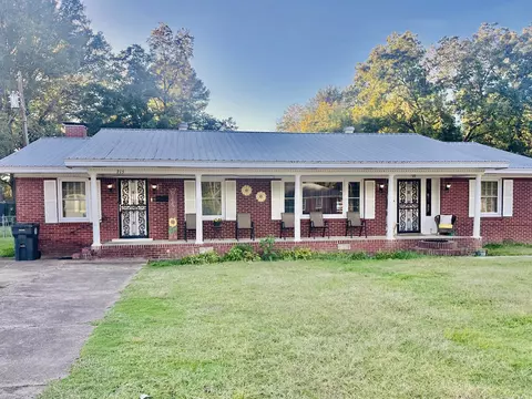 715 N Jones St, Bolivar, TN 38008
