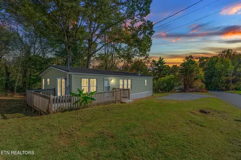 4510 Winslow Dr, Strawberry Plains, TN 37871