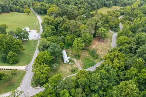 5675 Hodges Rd, Cunningham, TN 37052