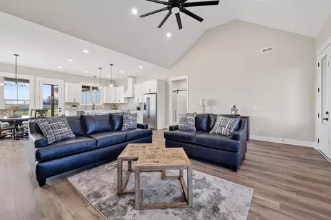 Living - 3966 Baggett Rd, Springfield, TN 37172 photo 2 of 2