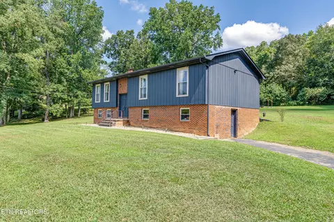 1519 Shadowood Dr, Maryville, TN 37803