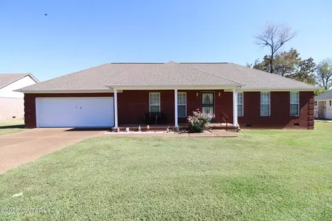 30 Racheal Cv, Lexington, TN 38351