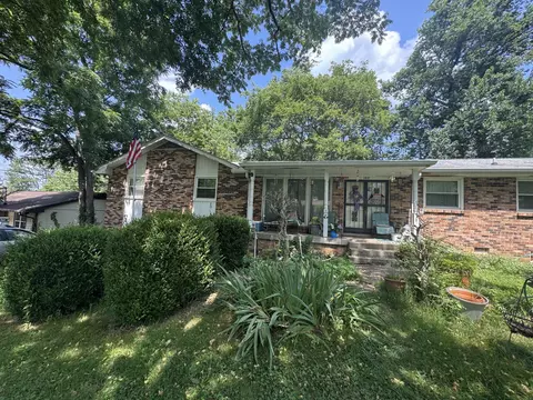 108 Crestmont Dr, Hendersonville, TN 37075