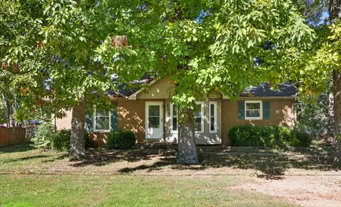 221 Bob White Dr, Clarksville, TN 37042