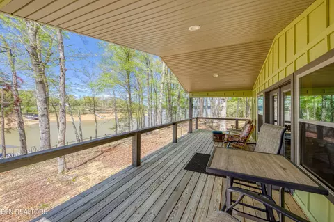 1040 Ridge Point Tr, Dandridge, TN 37725