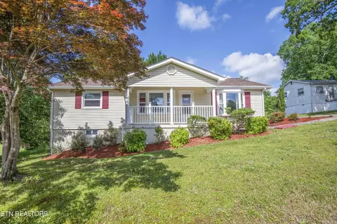 941 Pine Top St, Lenoir City, TN 37772