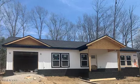 2 Broken Arrow Dr, Crossville, TN 38572