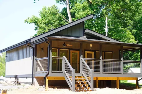 2222 Mabels Ln, Sevierville, TN 37876