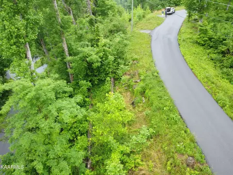 409 Loop Rd, Gatlinburg, TN 37738