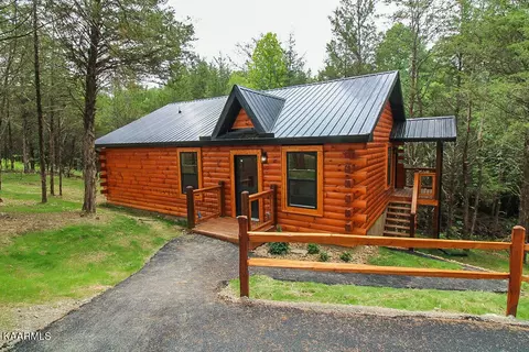 2536 White Timberlake Dr, Sevierville, TN 37876