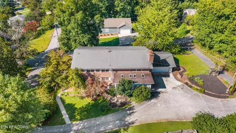 201 Highland Cir, Lenoir City, TN 37772
