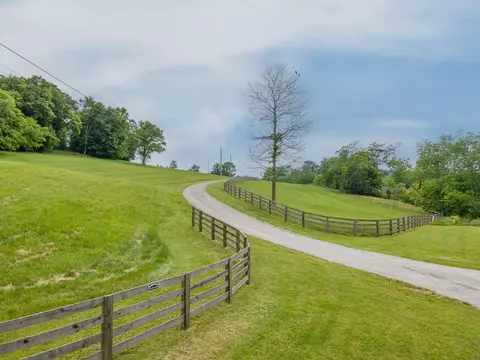 4000 Cantebury Dr, Culleoka, TN 38451