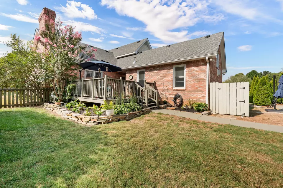Exterior - 2589 Stone Briar Dr, Clarksville, TN 37043 photo 10 of 11