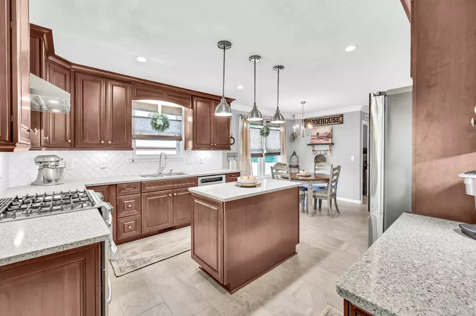 Kitchen - 2589 Stone Briar Dr, Clarksville, TN 37043 photo 4 of 6
