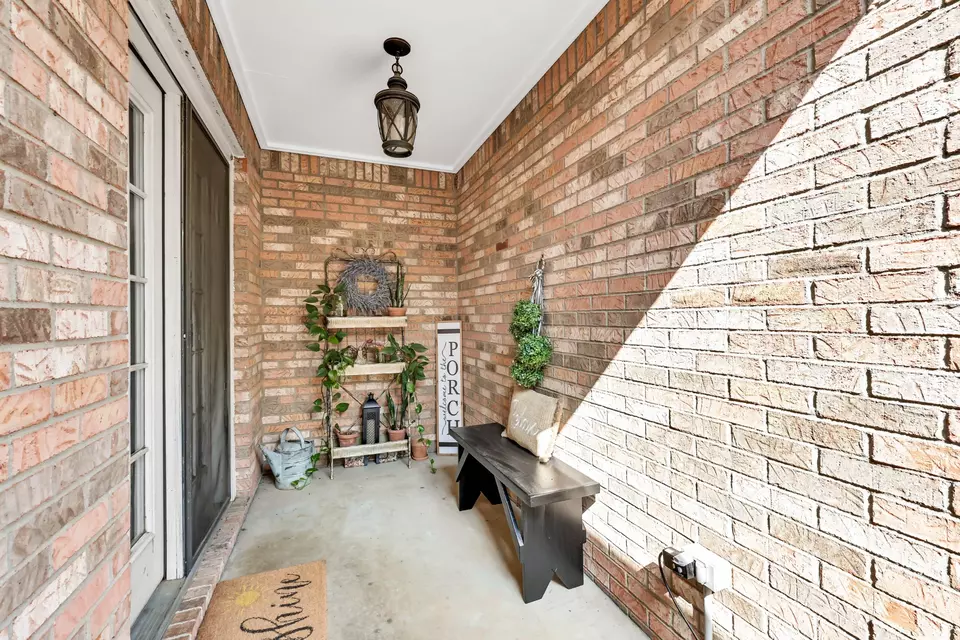 Exterior - 2589 Stone Briar Dr, Clarksville, TN 37043 photo 7 of 11