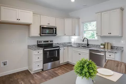 Kitchen - 255 Aulidge Loop, White Bluff, TN 37187 photo 3 of 4