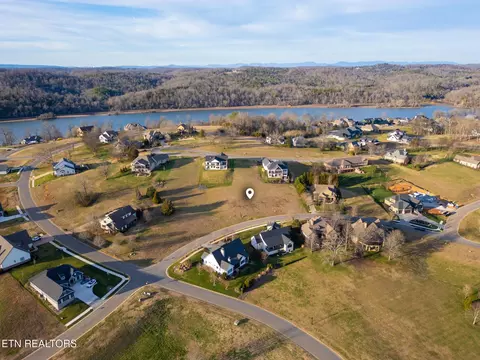 325 Chestnut Ln, Loudon, TN 37774