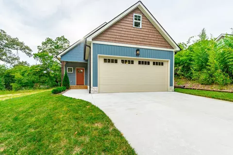 41 Greens Lake Rd, Rossville, GA 30741