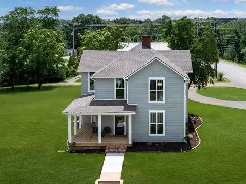 414 W College St, Dickson, TN 37055