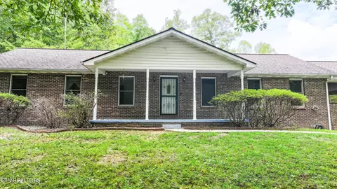 105 Simpson Ln, Oliver Springs, TN 37840